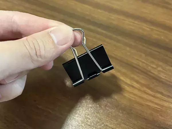 「ダブルクリップに『紐』を通すと？　「あるある」なストレスを解決する10秒ワザ」の画像