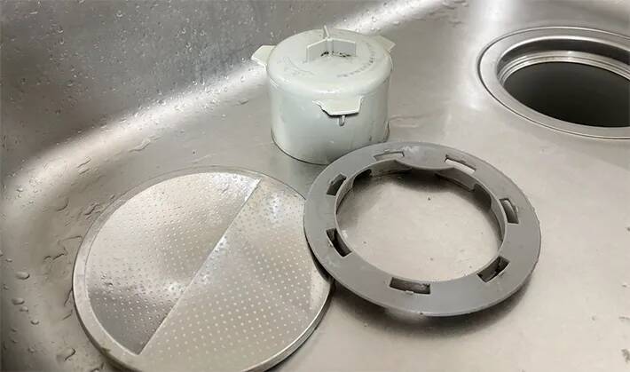 「かなりスッキリした」　“空ボトル”が排水口掃除で大活躍