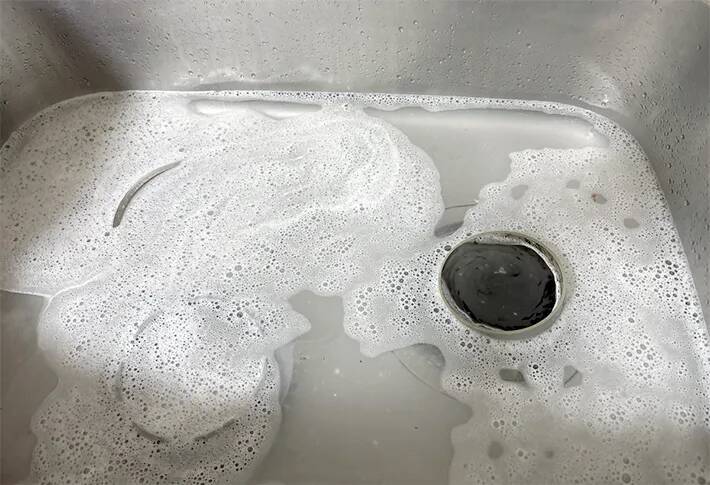 「かなりスッキリした」　“空ボトル”が排水口掃除で大活躍