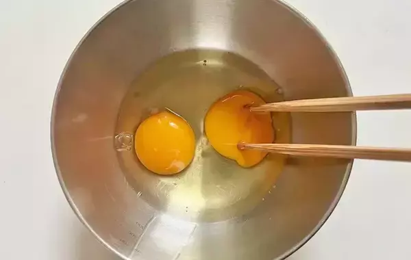 「食べた子供が「また作ってね！」　卵液に10g入れたのは…？【玉子焼きレシピ】」の画像