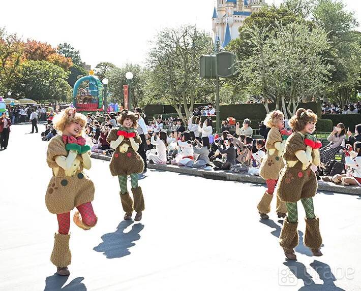 【感想】ディズニーランドの新クリスマスパレード　フロートに書かれた文字を読んでみると…