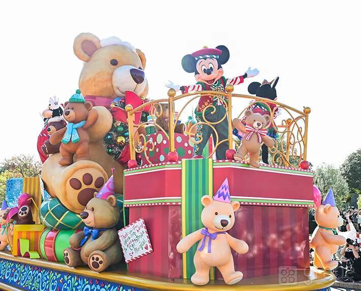 【感想】ディズニーランドの新クリスマスパレード　フロートに書かれた文字を読んでみると…