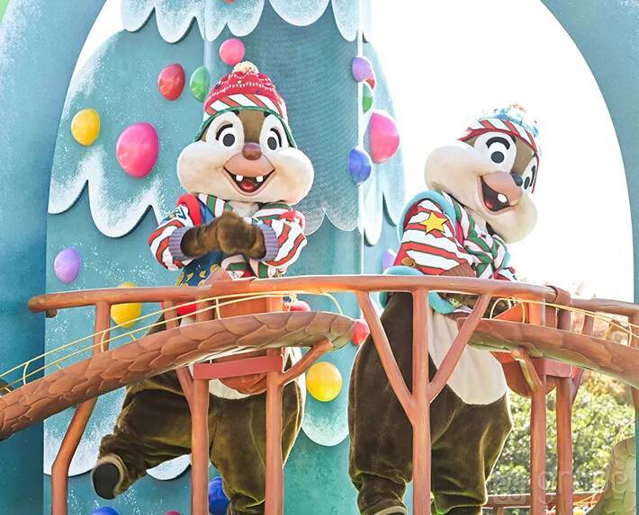 【感想】ディズニーランドの新クリスマスパレード　フロートに書かれた文字を読んでみると…