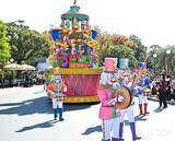 「【感想】ディズニーランドの新クリスマスパレード　フロートに書かれた文字を読んでみると…」の画像19