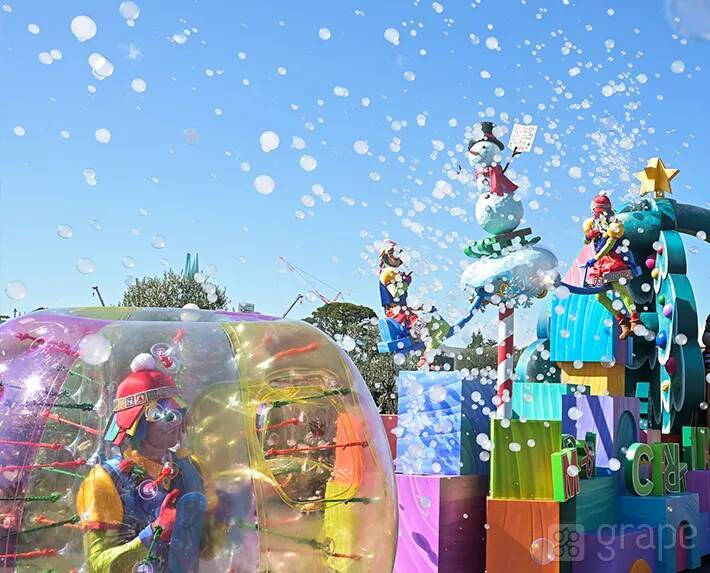 【感想】ディズニーランドの新クリスマスパレード　フロートに書かれた文字を読んでみると…