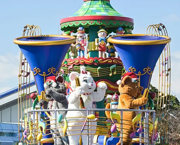 【感想】ディズニーランドの新クリスマスパレード　フロートに書かれた文字を読んでみると…