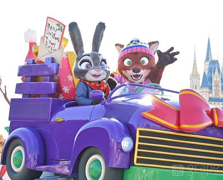 【感想】ディズニーランドの新クリスマスパレード　フロートに書かれた文字を読んでみると…