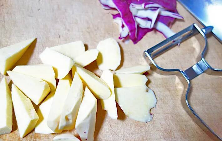 サツマイモと一緒に煮たのは…？　できた一品が「おかずにピッタリ！」