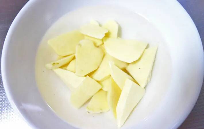 サツマイモと一緒に煮たのは…？　できた一品が「おかずにピッタリ！」