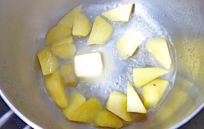 サツマイモと一緒に煮たのは…？　できた一品が「おかずにピッタリ！」