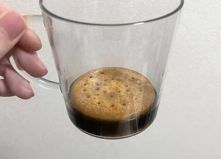牛乳がクリームのような質感に？　簡単デザートを作るアイディアに「ティラミス風！」「フワフワだ」