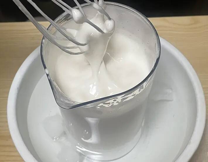 牛乳がクリームのような質感に？　簡単デザートを作るアイディアに「ティラミス風！」「フワフワだ」