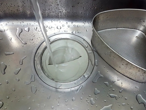 三角コーナーを卒業？　100均アイテムに「やってみたい」「使って納得」【暮らしの工夫4選】