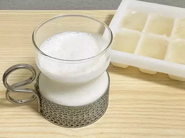 「使い切れない『ポッカレモン100』、製氷皿に注いで…　作ったドリンクに「絶妙な甘酸っぱさ」「満足感」」の画像