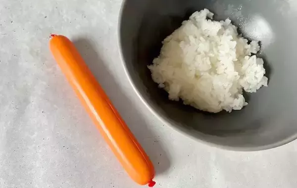 「魚肉ソーセージが『高級料理』に… ご飯にのせると「箸がすすむ」「外カリッ、中ふっくら」」の画像