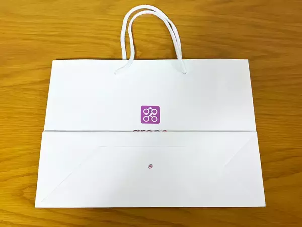余ってる紙袋の両サイドに穴を開けると…　5分で作れる『取っ手つきボックス』が収納で活躍