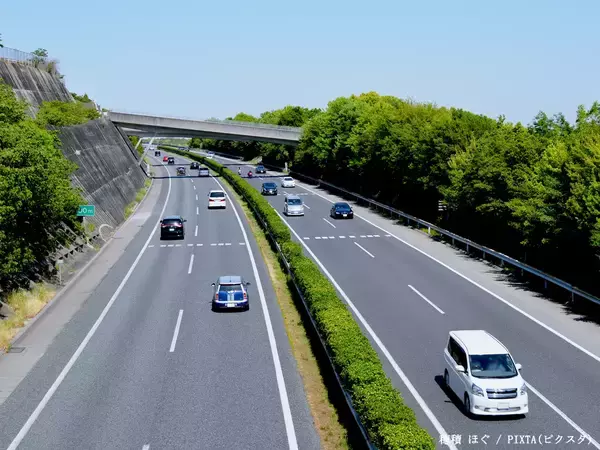 「あそこでどうやって手入れしてるの？」　高速道路に植木がある理由