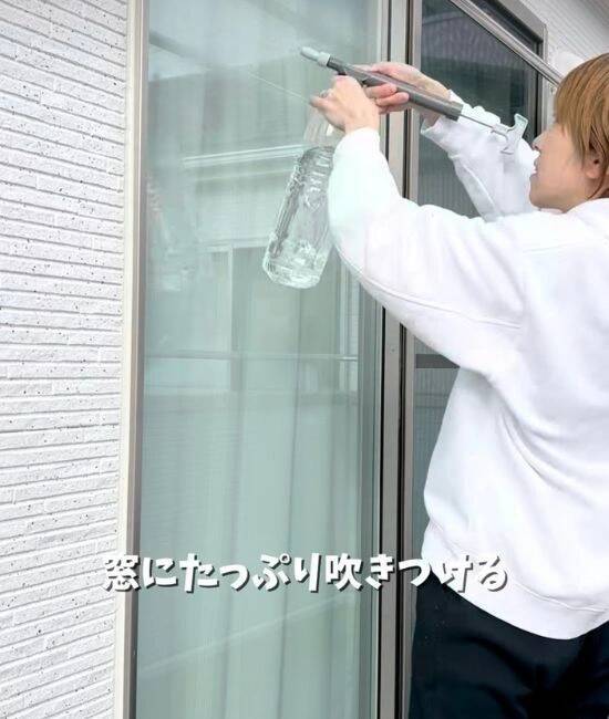 「寒くてもこれならできる」　100円アイテムで窓がピカピカに！「爆速すぎ」「最高」