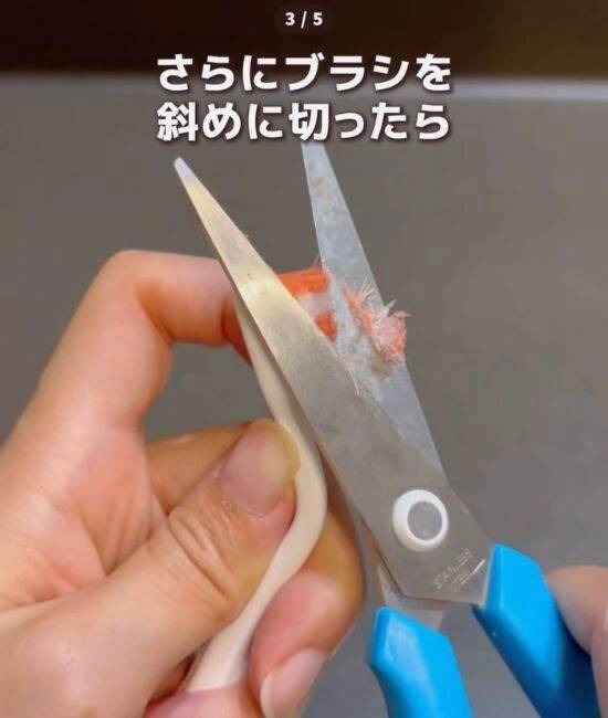 サボりがちなお風呂の排水口掃除　ストローを使うと…　「すごい」「試したい」