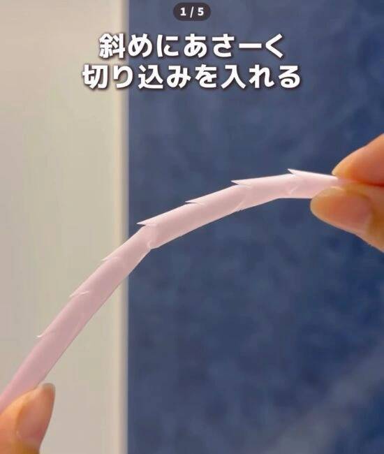 サボりがちなお風呂の排水口掃除　ストローを使うと…　「すごい」「試したい」