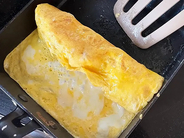 巻く前に『3個』入れてみて　玉子焼きを切ると「食べ応えアップ」「お弁当にピッタリ」