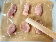 鶏むね肉を叩いて薄くして…　レンチン5分の「簡単おやつレシピ」