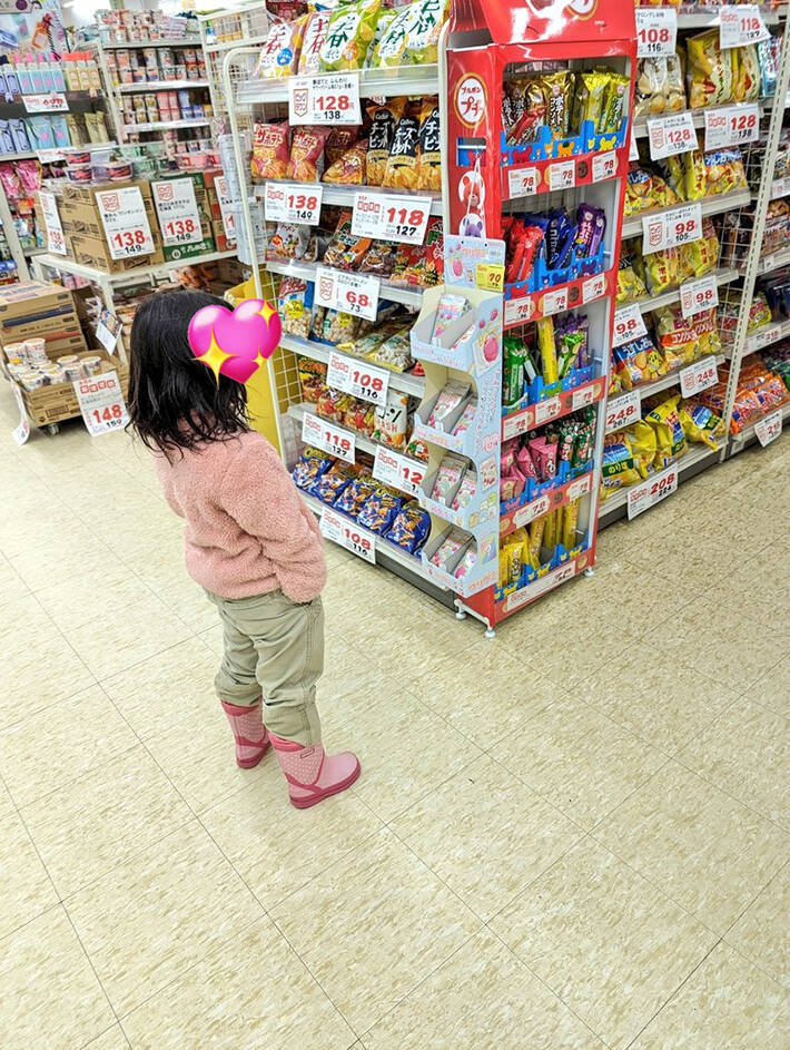 「大工の親方か！」　５歳娘がスーパーで見せた格好に「笑った」「大物感ある」