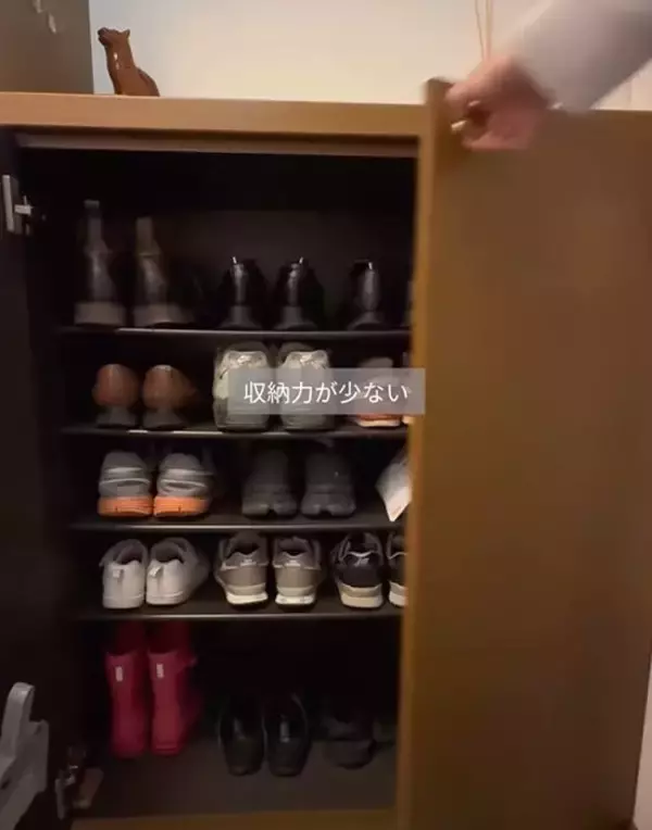 「下駄箱の収納力を上げるなら？　１００均でできるDIYに「初めて知った」「早速買う」」の画像
