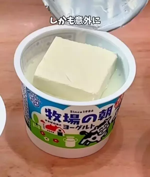 「ヨーグルトにビスケットをのせて…　手作り『チーズケーキ』に「大変身すぎ！」」の画像