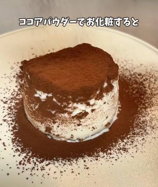 ヨーグルトにビスケットをのせて…　手作り『チーズケーキ』に「大変身すぎ！」