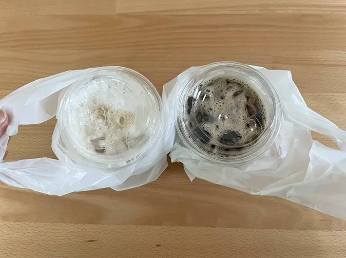 両手がふさがる悩みが一瞬で解決！　コンビニ袋で『2杯のコーヒーを持てる裏ワザ』が便利すぎ