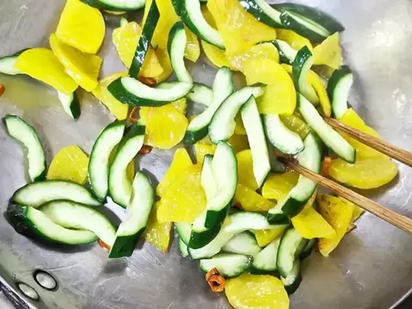 食べた夫が「いい味してるね」　キュウリとたくあんで作る簡単な一皿