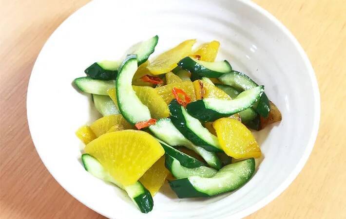 食べた夫が「いい味してるね」　キュウリとたくあんで作る簡単な一皿