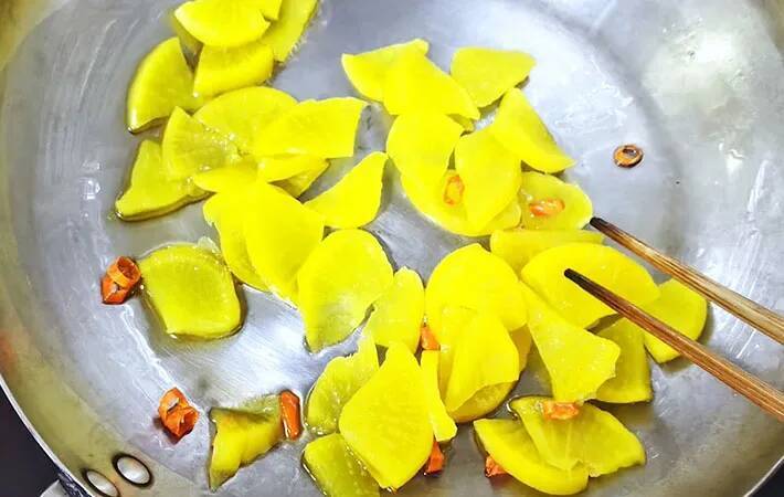 食べた夫が「いい味してるね」　キュウリとたくあんで作る簡単な一皿