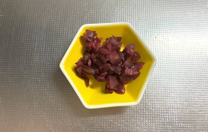 玉子焼きに入れた『赤いつぶつぶ』　意外な具材に「食感も味もいい！」「お弁当に映える」