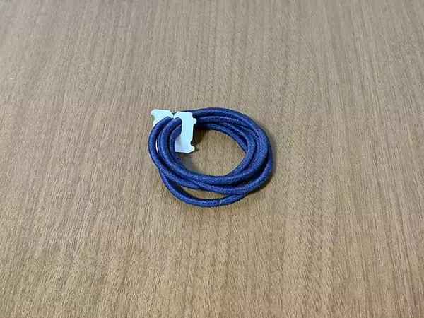 「食パンの留め具を机に貼って…　意外な活用法で『プチストレス』を解消」の画像