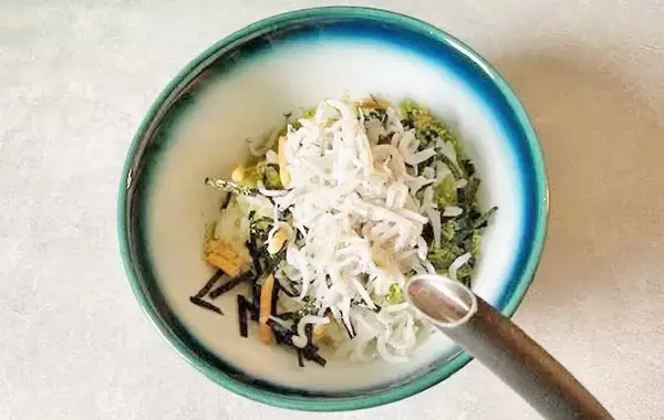 「普通に食べるよりもたんぱく質が…　『お茶づけ海苔』のアレンジに「相性抜群だ」」の画像