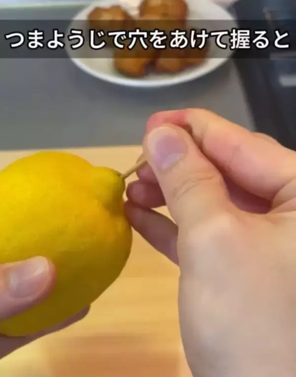 「つまようじがざる代わりに？　鍋だけで湯切りする裏技に「その発想はなかった！」」の画像