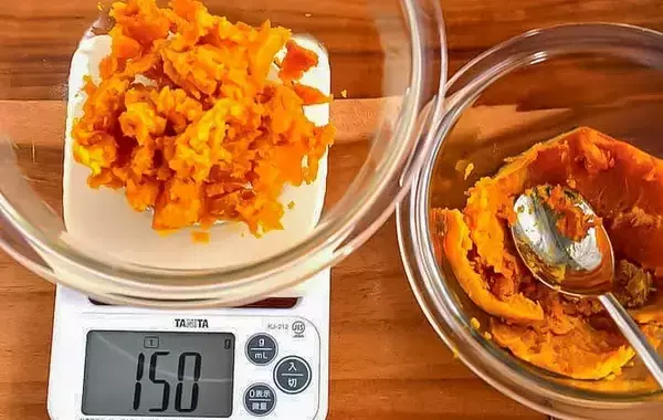 「ホットケーキミックスと混ぜたのは…？　旬の食材に「きれい！」「優しい甘さ」【カボチャレシピ】」の画像