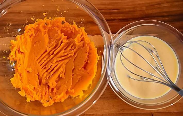 ホットケーキミックスと混ぜたのは…？　旬の食材に「きれい！」「優しい甘さ」【カボチャレシピ】