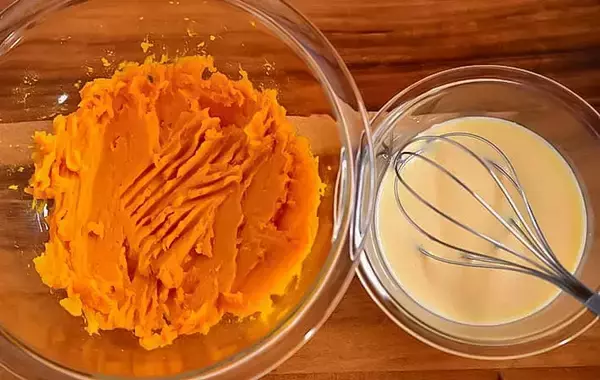 「ホットケーキミックスと混ぜたのは…？　旬の食材に「きれい！」「優しい甘さ」【カボチャレシピ】」の画像