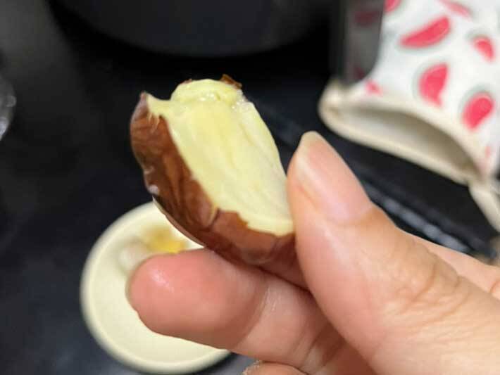 タネをゆでると『ほぼ栗』　スーパーの前で見つけた『謎の果実』に驚き