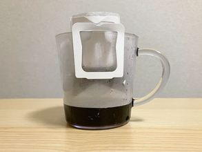 コーヒー粉に直接かけてみて！　抽出前の一工夫に「マイルドな味わいに」「冷めてもおいしい」