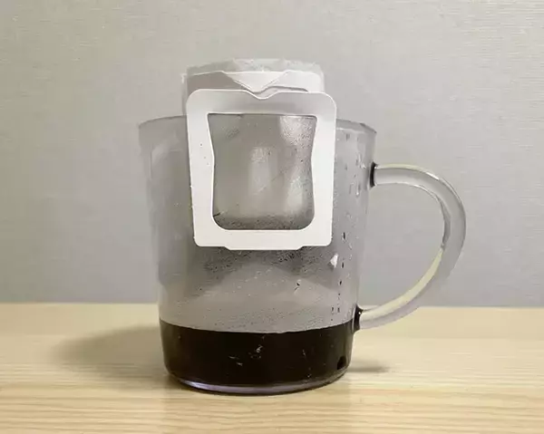 「コーヒー粉に直接かけてみて！　抽出前の一工夫に「マイルドな味わいに」「冷めてもおいしい」」の画像