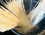 「そうめん3束ペロリ！　めんつゆだけじゃない食べ方に「箸が止まらない」【簡単アレンジ】」の画像2