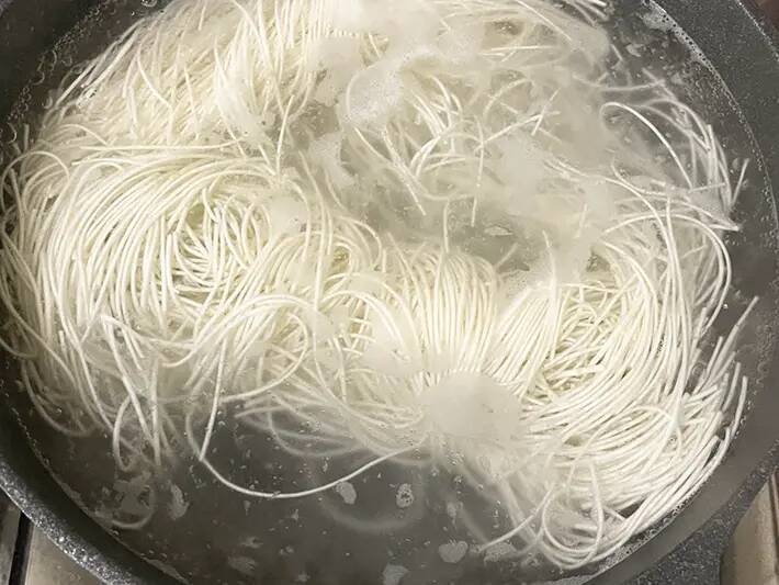 1袋混ぜるだけ！　そうめんのアレンジに「スルスル食べられる」「簡単にボリュームアップ」