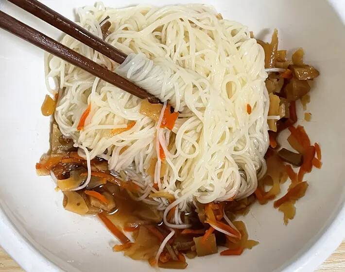 1袋混ぜるだけ！　そうめんのアレンジに「スルスル食べられる」「簡単にボリュームアップ」