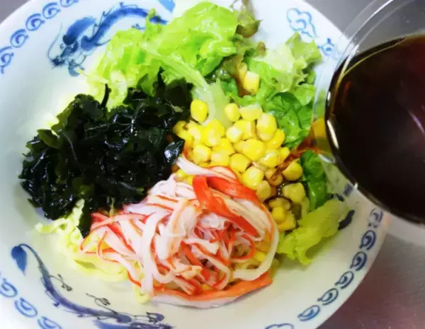 「中華麺は使わない！　まさかの冷やし中華レシピに「また作る」「家族も大喜び」」の画像