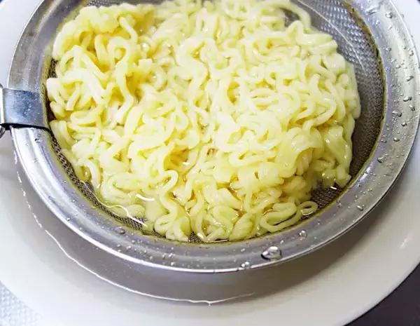 「中華麺は使わない！　まさかの冷やし中華レシピに「また作る」「家族も大喜び」」の画像