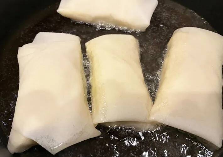 キャベツだけでこの満足感！ザクザク太巻き春巻きが止まらない